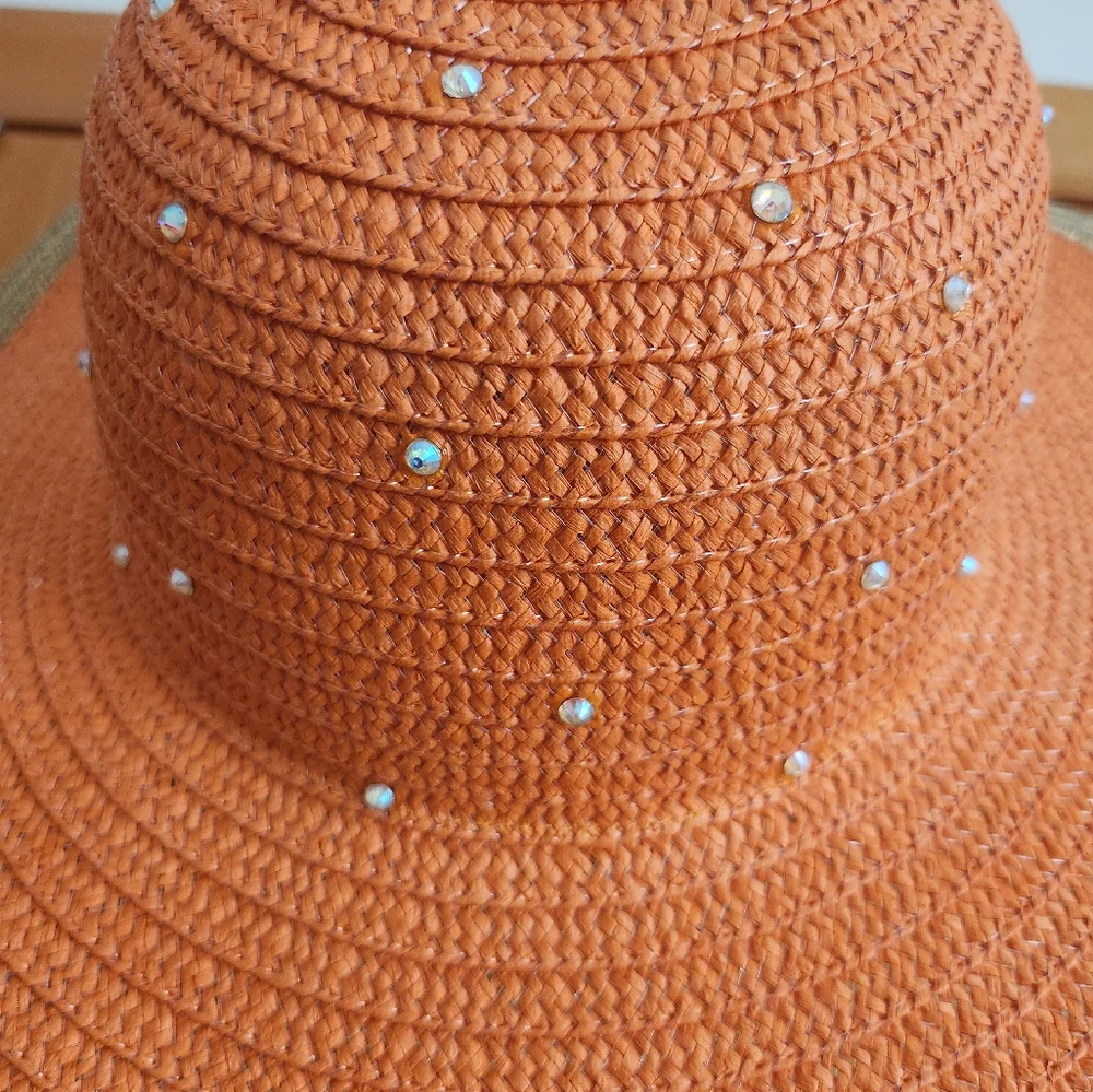 Chatties Beach Hat Paper